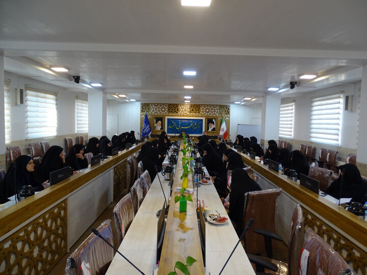 گزارش تصویری از نشست معاونین اداری و مالی مدارس علمیه خواهران استان اصفهان