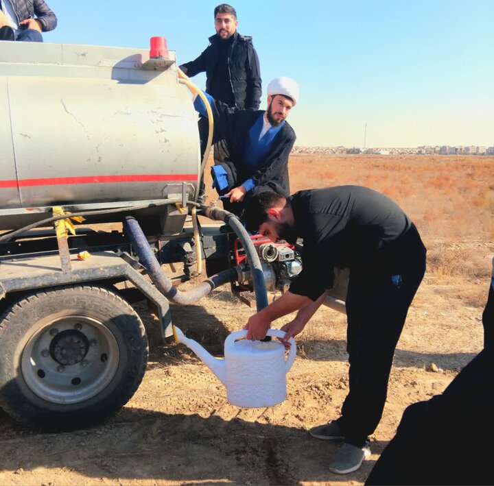 تصاویر / حضور  گروه جهادی و طلاب  حوزه علمیه قزوین در همایش جهادگران کل کشور و حضور در در ختکاری و خادمی حرم مطهر امام رضا علیه السلام