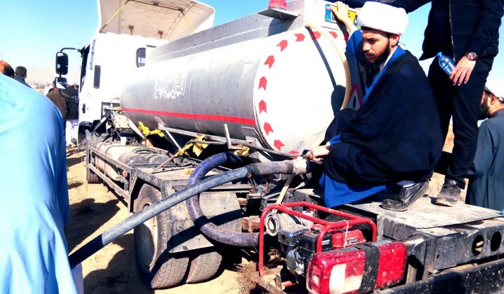 تصاویر / حضور  گروه جهادی و طلاب  حوزه علمیه قزوین در همایش جهادگران کل کشور و حضور در در ختکاری و خادمی حرم مطهر امام رضا علیه السلام