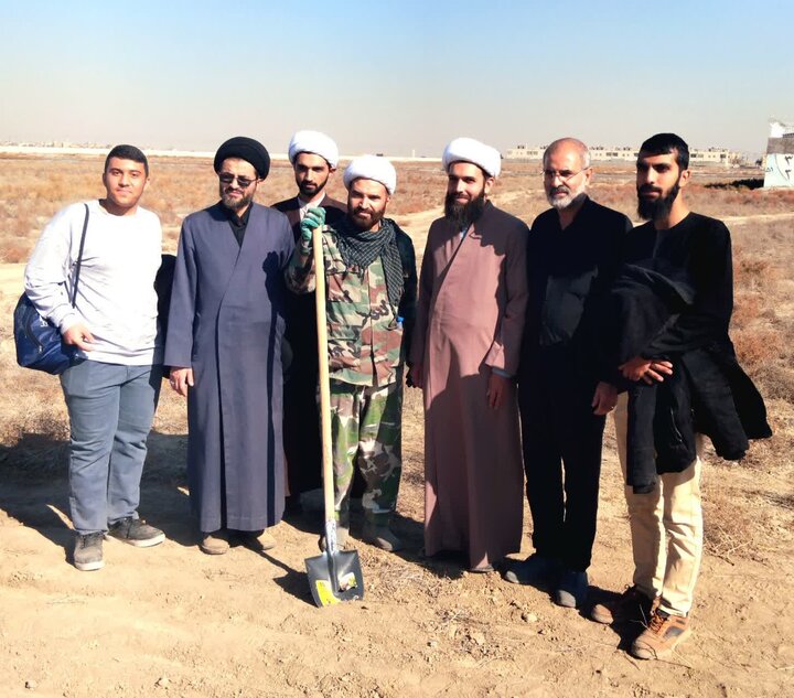 تصاویر / حضور  گروه جهادی و طلاب  حوزه علمیه قزوین در همایش جهادگران کل کشور و حضور در در ختکاری و خادمی حرم مطهر امام رضا علیه السلام