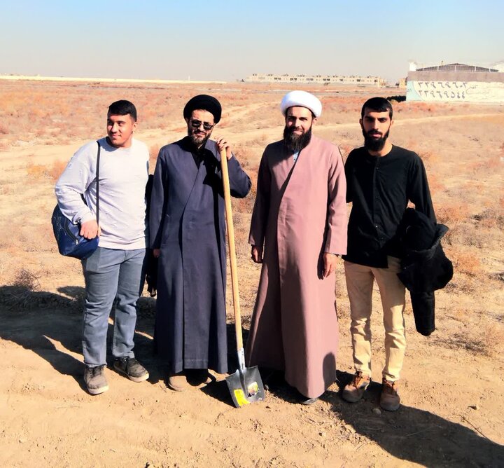 تصاویر / حضور  گروه جهادی و طلاب  حوزه علمیه قزوین در همایش جهادگران کل کشور و حضور در در ختکاری و خادمی حرم مطهر امام رضا علیه السلام