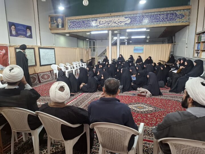 تصاویر/دیدار ،مدیر، اساتید و طلاب مدرسه علمیه خواهران فاطمیه (س) با نماینده ولی فقیه درکاشان