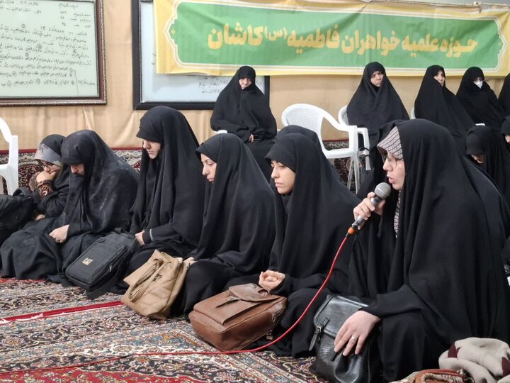 تصاویر/دیدار ،مدیر، اساتید و طلاب مدرسه علمیه خواهران فاطمیه (س) با نماینده ولی فقیه درکاشان