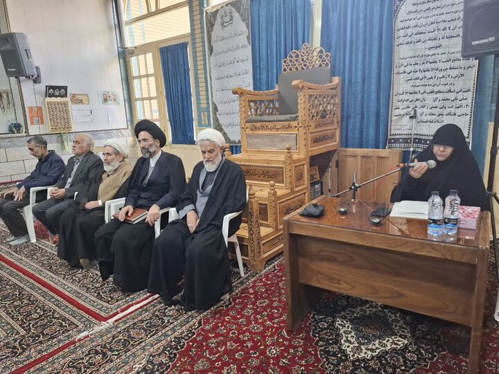 تصاویر/دیدار ،مدیر، اساتید و طلاب مدرسه علمیه خواهران فاطمیه (س) با نماینده ولی فقیه درکاشان