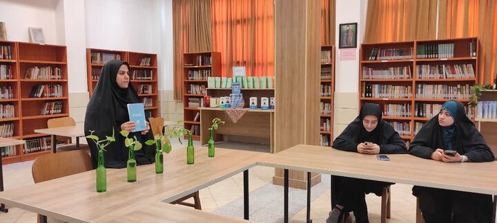 تصاویر/برگزاری نشست کتابخوان در مدرسه علمیه فاطمه الزهرا ساوه