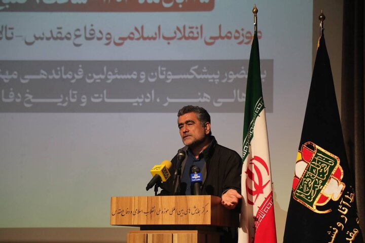 تصاویر/ رونمایی از مجموعه جامع تاریخ شفاهی مهندسی رزمی دفاع مقدس