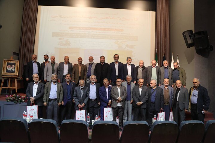 تصاویر/ رونمایی از مجموعه جامع تاریخ شفاهی مهندسی رزمی دفاع مقدس