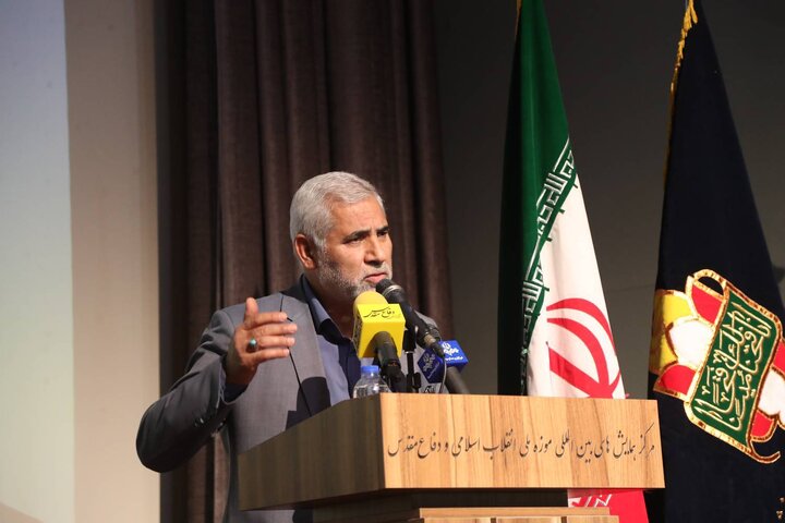 تصاویر/ رونمایی از مجموعه جامع تاریخ شفاهی مهندسی رزمی دفاع مقدس