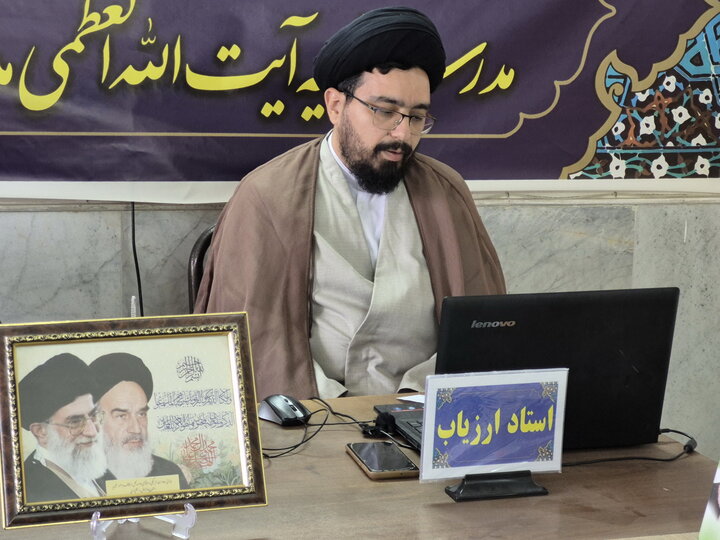 تصاویر/ جلسه دفاعیه تحقیق پایانی طلبه مدرسه علمیه آیت‌الله مدنی کاشانی(ره)