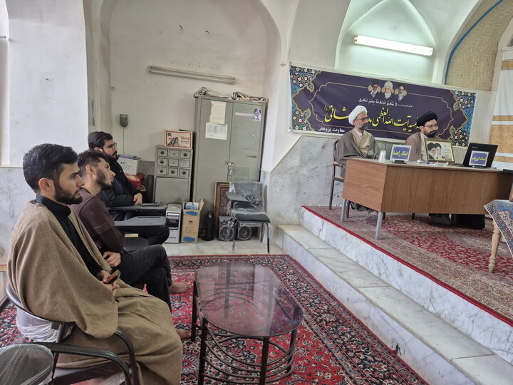 تصاویر/ جلسه دفاعیه تحقیق پایانی طلبه مدرسه علمیه آیت‌الله مدنی کاشانی(ره)