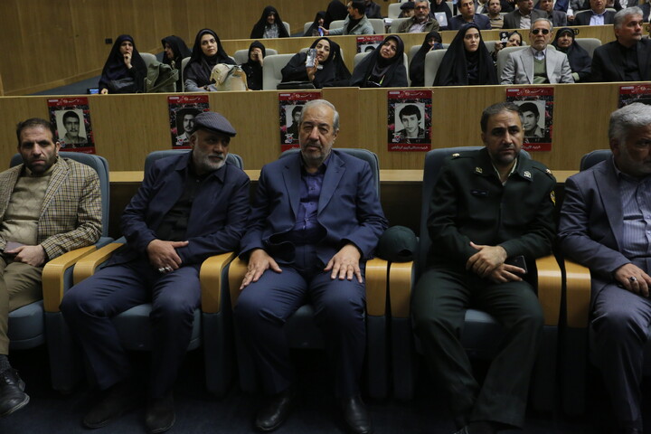 تصاویر / اولین رویداد ملی «شهدا در نگاه نسل نو» در اصفهان