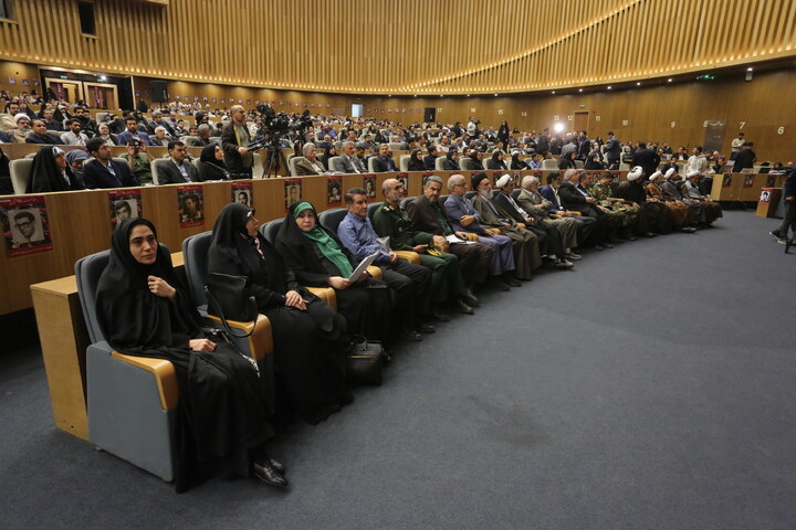 تصاویر / اولین رویداد ملی «شهدا در نگاه نسل نو» در اصفهان