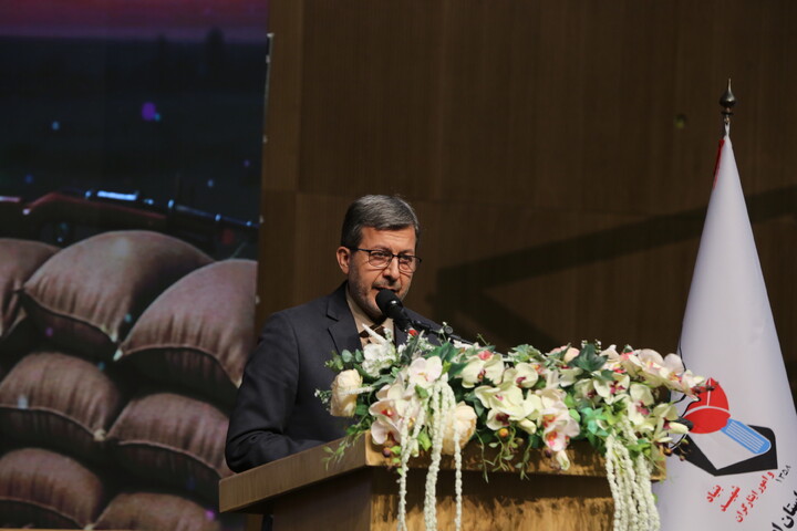 تصاویر / اولین رویداد ملی «شهدا در نگاه نسل نو» در اصفهان