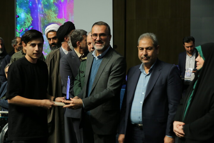 تصاویر / اولین رویداد ملی «شهدا در نگاه نسل نو» در اصفهان