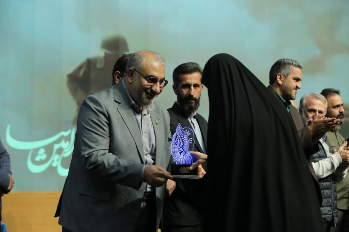 تصاویر / اولین رویداد ملی «شهدا در نگاه نسل نو» در اصفهان