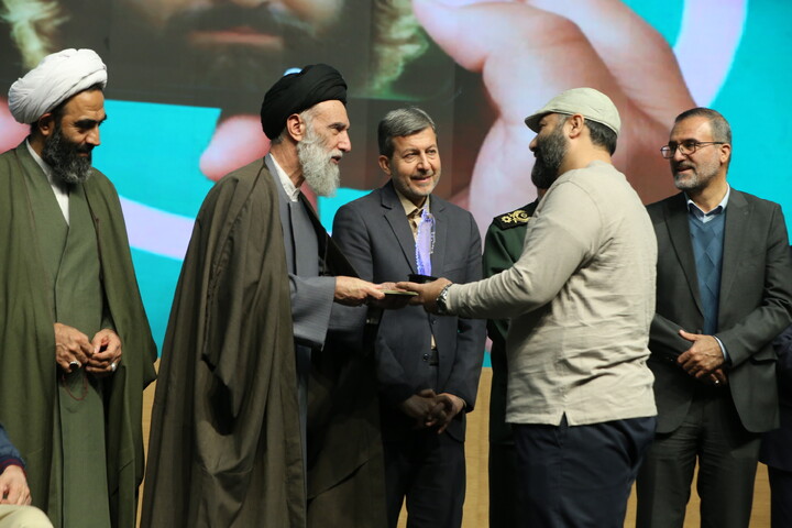 تصاویر / اولین رویداد ملی «شهدا در نگاه نسل نو» در اصفهان