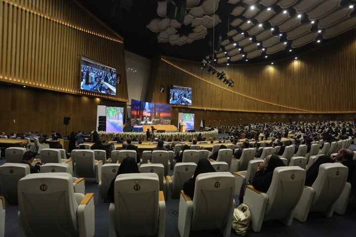 تصاویر / اولین رویداد ملی «شهدا در نگاه نسل نو» در اصفهان