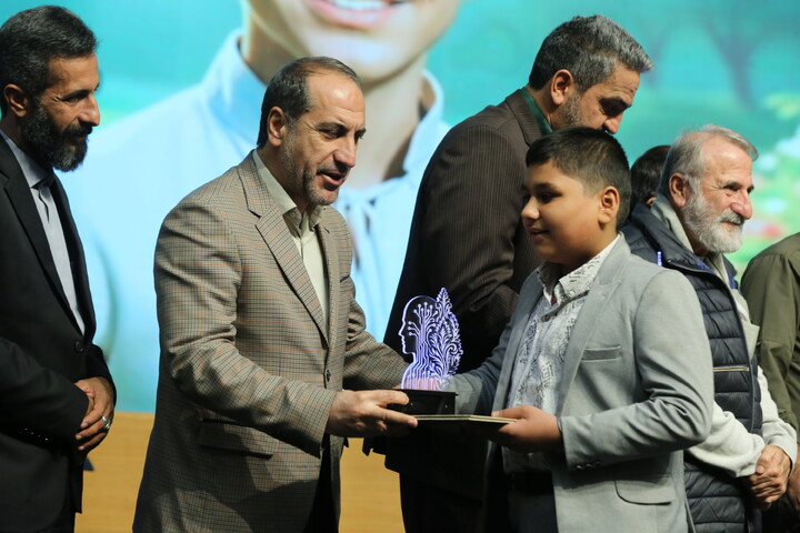 تصاویر / اولین رویداد ملی «شهدا در نگاه نسل نو» در اصفهان