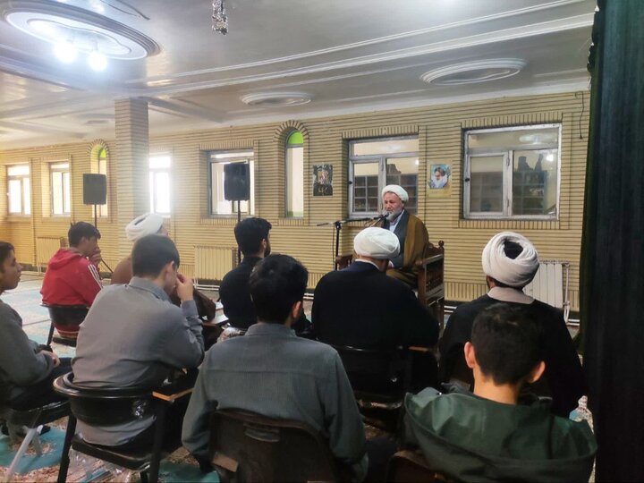 تصاویر/ برگزاری جلسه اخلاق طلاب مدرسه علمیه رسول اکرم (ص) تکاب