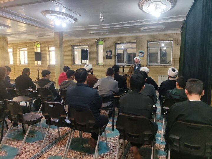 تصاویر/ برگزاری جلسه اخلاق طلاب مدرسه علمیه رسول اکرم (ص) تکاب