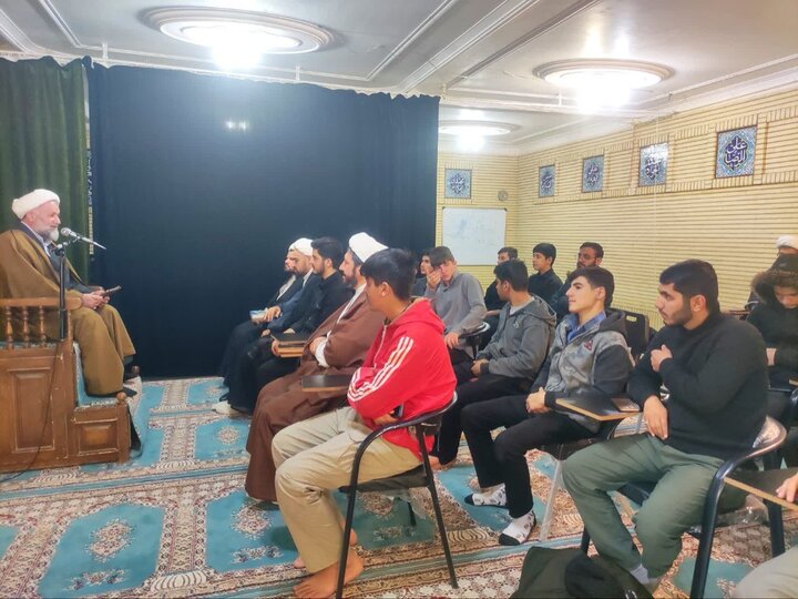 تصاویر/ برگزاری جلسه اخلاق طلاب مدرسه علمیه رسول اکرم (ص) تکاب