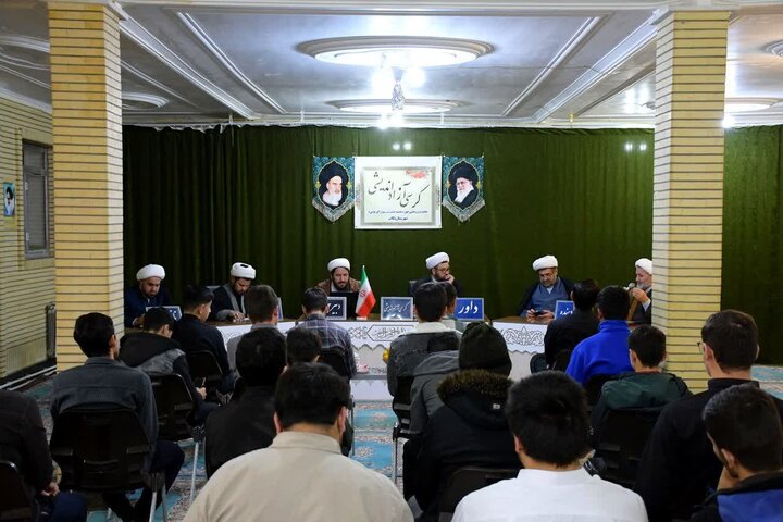 تصاویر/ رگزاری کرسی آزاد اندیشی در مدرسه علمیه رسول اکرم (ص) تکاب