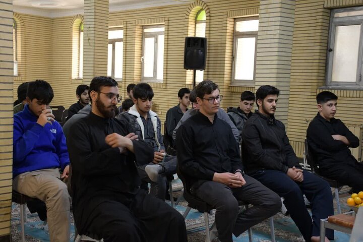 تصاویر/ رگزاری کرسی آزاد اندیشی در مدرسه علمیه رسول اکرم (ص) تکاب