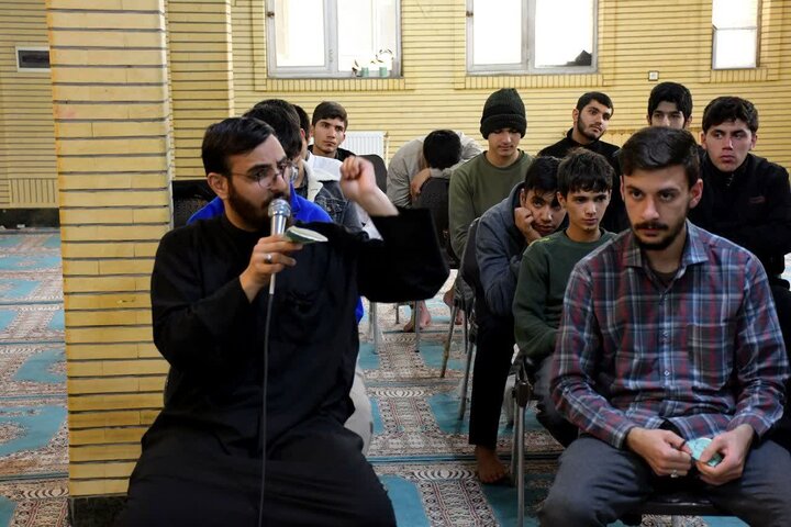 تصاویر/ رگزاری کرسی آزاد اندیشی در مدرسه علمیه رسول اکرم (ص) تکاب