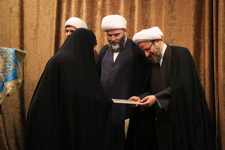 تصاویر/ مراسم رونمایی از ۴۰ جلد کتاب کارگروه «تجربه‌نگاری فرهنگی‌،تبلیغی»