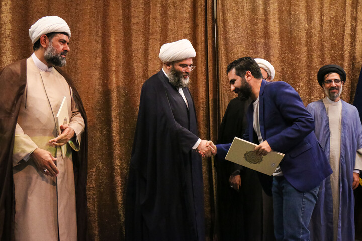 تصاویر/ مراسم رونمایی از ۴۰ جلد کتاب کارگروه «تجربه‌نگاری فرهنگی‌،تبلیغی»