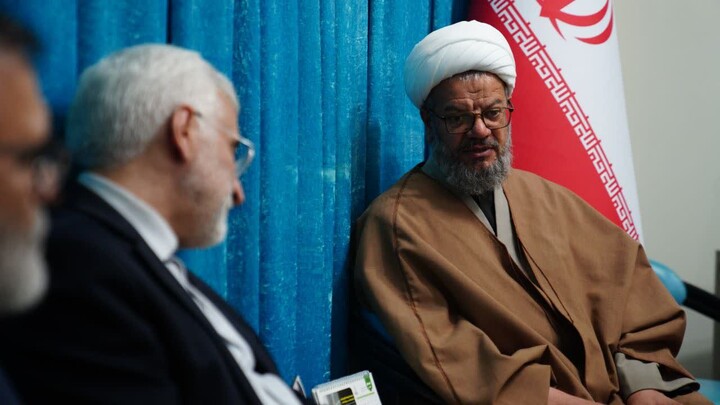 تصاویر/ دیدار نماینده رهبر معظم انقلاب در شورای عالی امنیت ملی با ائمه جمعه شاهرود و دامغان