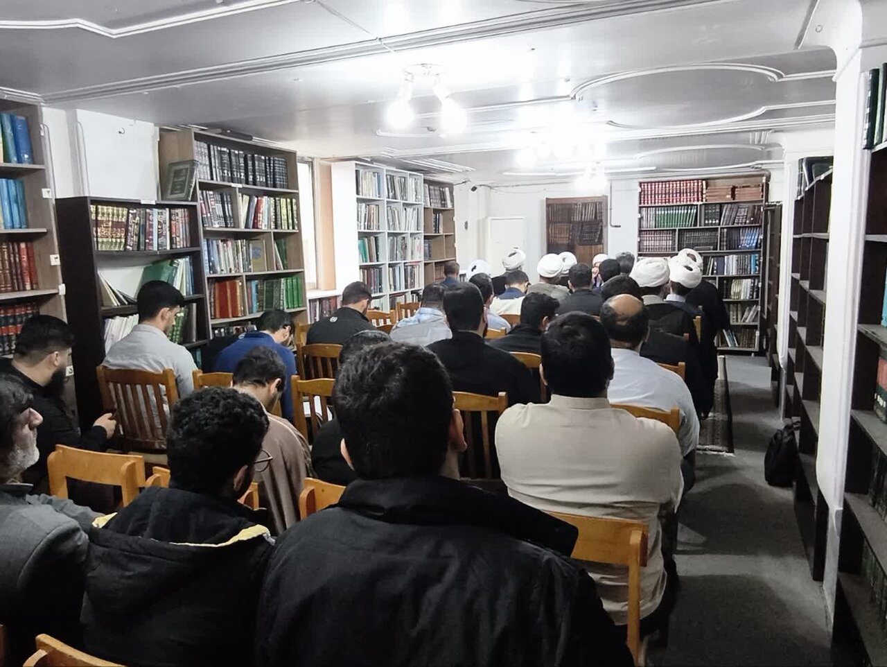 اهتمام به مطالعه و نشر علوم دینی، راهگشای رشد فکری و معنوی جامعه است + عکس