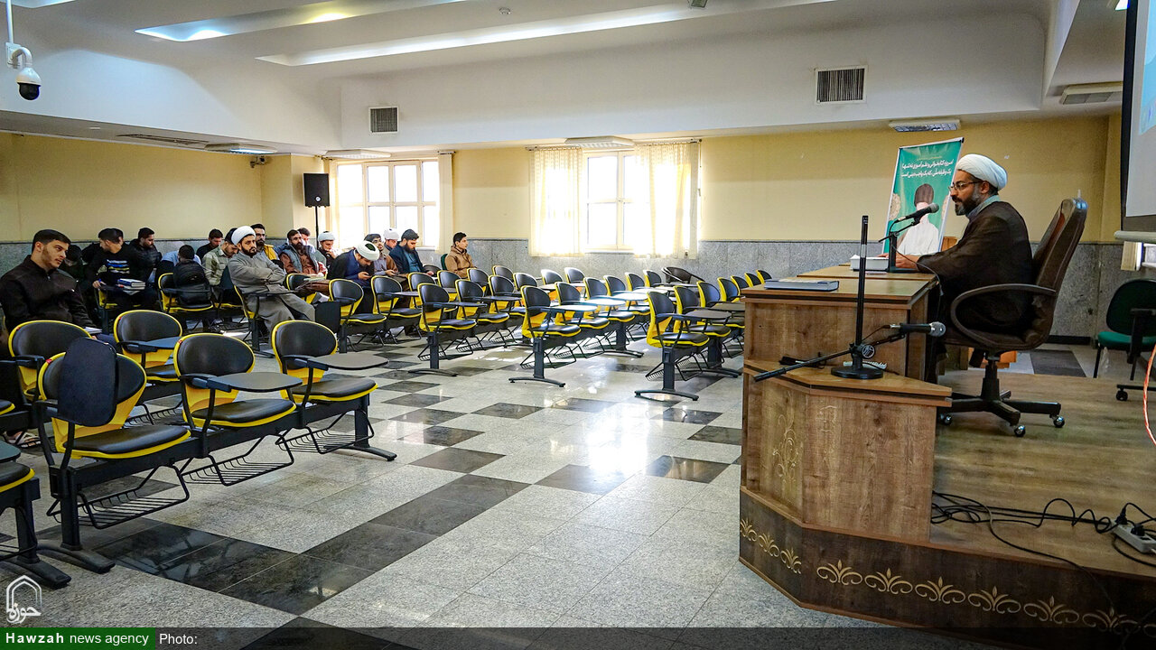 تصاویر/ نشست علمی کتاب‌خوانی در مدرسه علمیه آیت‌الله آخوند همدان
