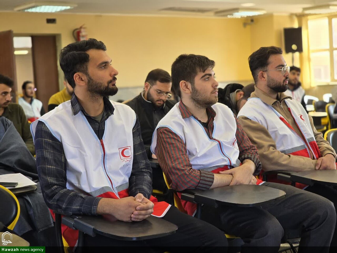 تصاویر/ حضور طلاب مدرسه علمیه آیت‌الله آخوند(ره) در مانور امدادی و کلاس آموزشی هلال‌احمر  استان همدان