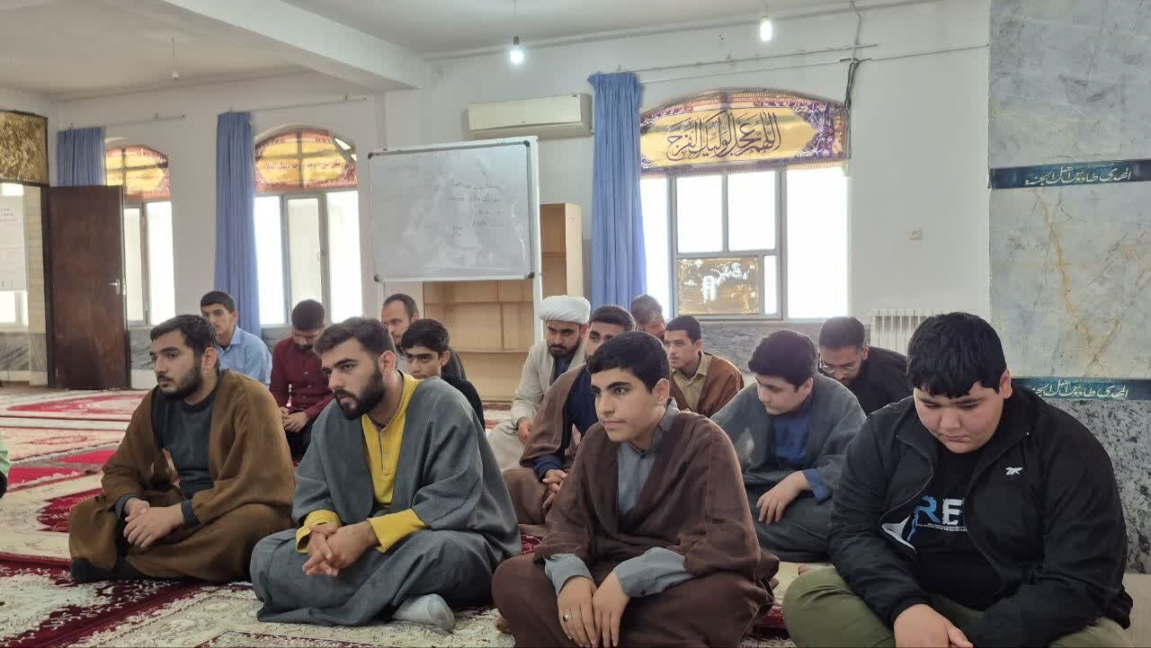 فعالیت‌های تهذیبی مدرسه علمیه ولیعصر(عج) آستارا ارزیابی شد+عکس