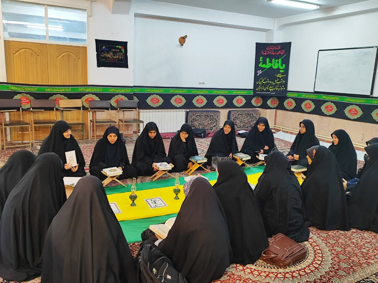 کتاب، راه دانایی است و قرآن، نور این مسیر است