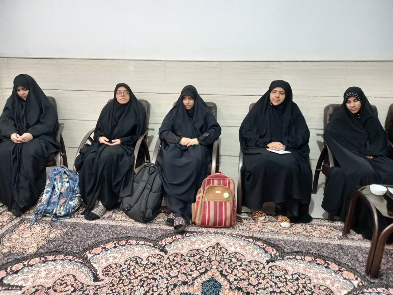 تصاویر/ برگزاری نشست تخصصی "آرایش‌های نوظهور و احکام شرعی" در مدرسه علمیه ریحانه النبی(س) رفسنجان