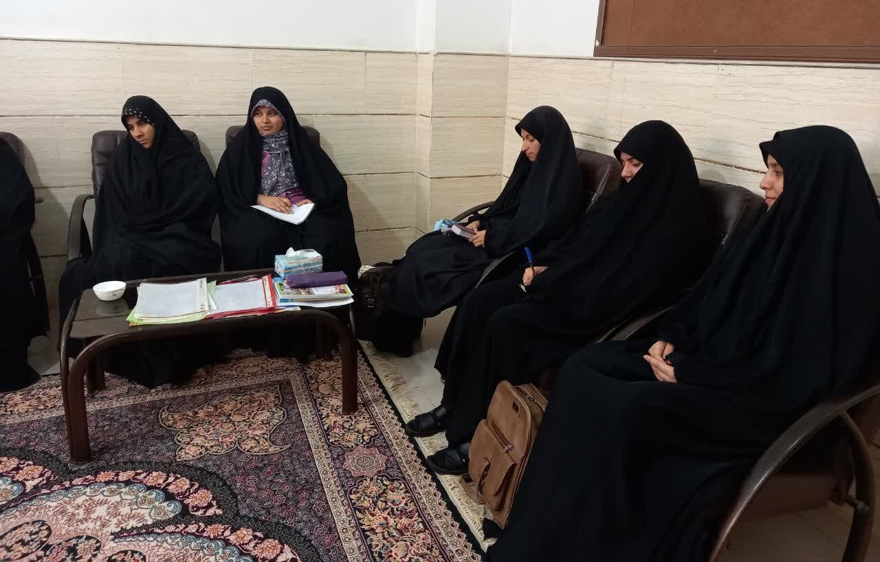 تصاویر/ برگزاری نشست تخصصی "آرایش‌های نوظهور و احکام شرعی" در مدرسه علمیه ریحانه النبی(س) رفسنجان