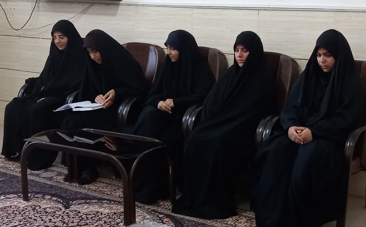 تصاویر/ برگزاری نشست تخصصی "آرایش‌های نوظهور و احکام شرعی" در مدرسه علمیه ریحانه النبی(س) رفسنجان