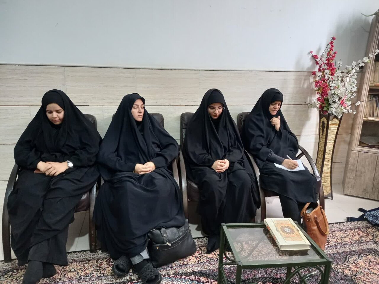 تصاویر/ برگزاری نشست تخصصی "آرایش‌های نوظهور و احکام شرعی" در مدرسه علمیه ریحانه النبی(س) رفسنجان