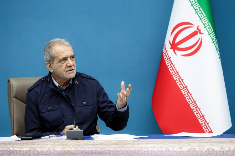 सुप्रीम लीडर के नेतृत्व में जन एकता ने वैश्विक अहंकार को निराश कर दियाः मसूद पिज़िश्कियान