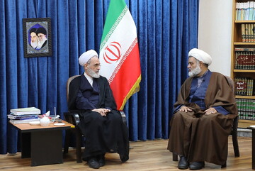 جنس انقلاب اسلامی با مشروطه و نهضت‌های مشابه متفاوت است