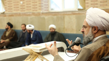 تصاویر/ یازدهمین جلسه برنامه «طلبه باشیم» در مدرسه علمیه امیرالمومنین(ع)تبریز