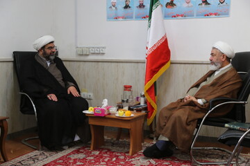 تصاویر/دیدار مدیر مدرسه علمیه حضرت بقیه الله الاعظم(عج) اهواز با مدیر حوزه علمیه خوزستان