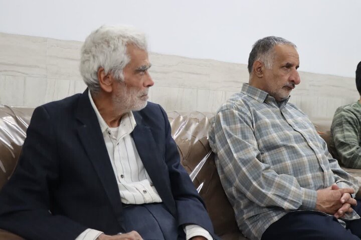 تصاویر/ دیدار صمیمانه امام جمعه شهرستان اشکذر با یکی از اعضای ستاد نمازجمعه