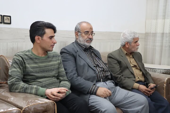 تصاویر/ دیدار صمیمانه امام جمعه شهرستان اشکذر با یکی از اعضای ستاد نمازجمعه