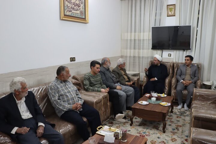 تصاویر/ دیدار صمیمانه امام جمعه شهرستان اشکذر با یکی از اعضای ستاد نمازجمعه