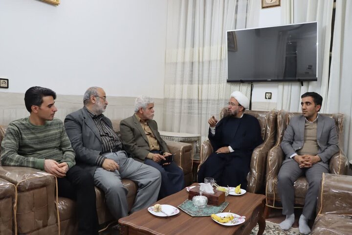 تصاویر/ دیدار صمیمانه امام جمعه شهرستان اشکذر با یکی از اعضای ستاد نمازجمعه
