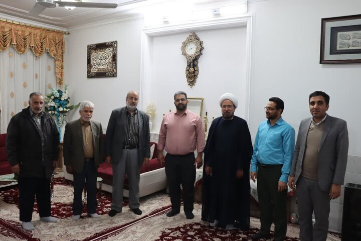 تصاویر/ دیدار صمیمانه امام جمعه شهرستان اشکذر با یکی از اعضای ستاد نمازجمعه