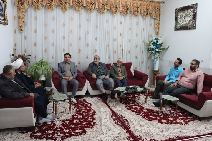 تصاویر/ دیدار صمیمانه امام جمعه شهرستان اشکذر با یکی از اعضای ستاد نمازجمعه